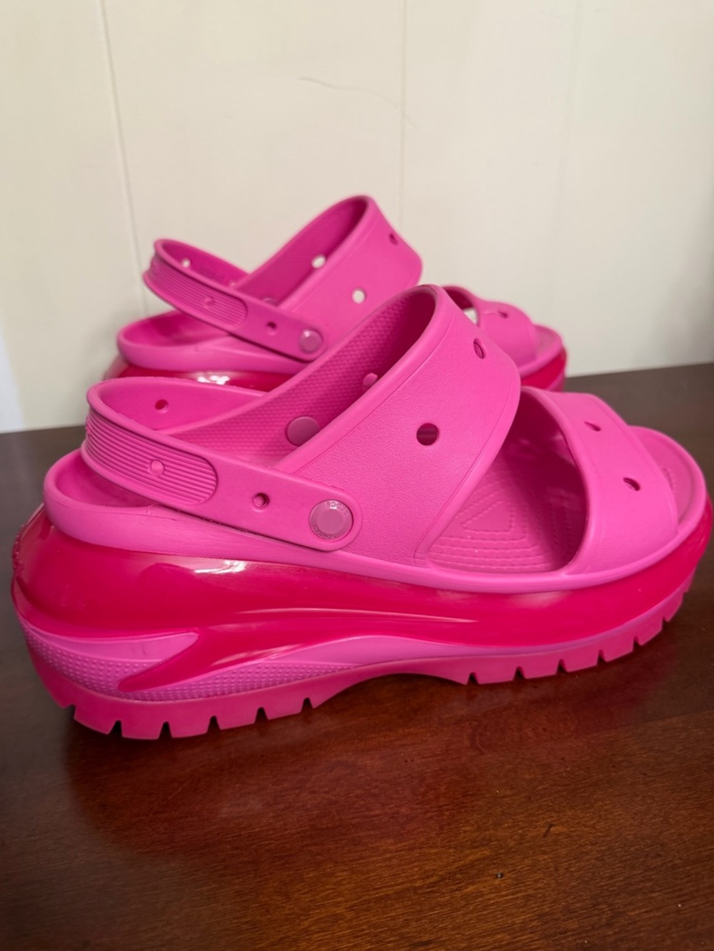 Crocs Mega Crush Sandal Electric Pink Platform Men's 13 women’s 15 - Picture 3 of 9